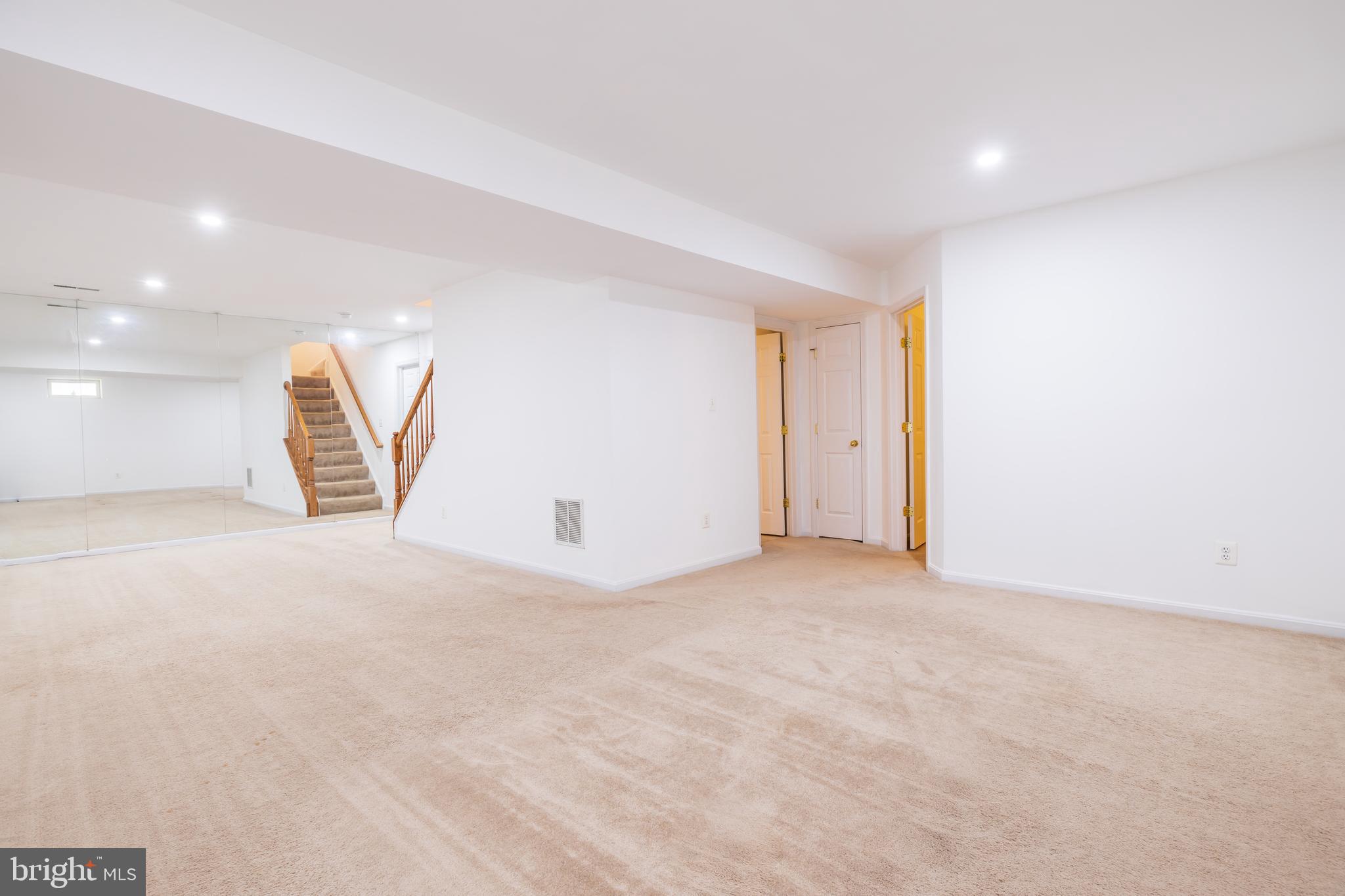 14546 Picket Oaks Road Centreville, VA 20121 - Photo 34 of 40