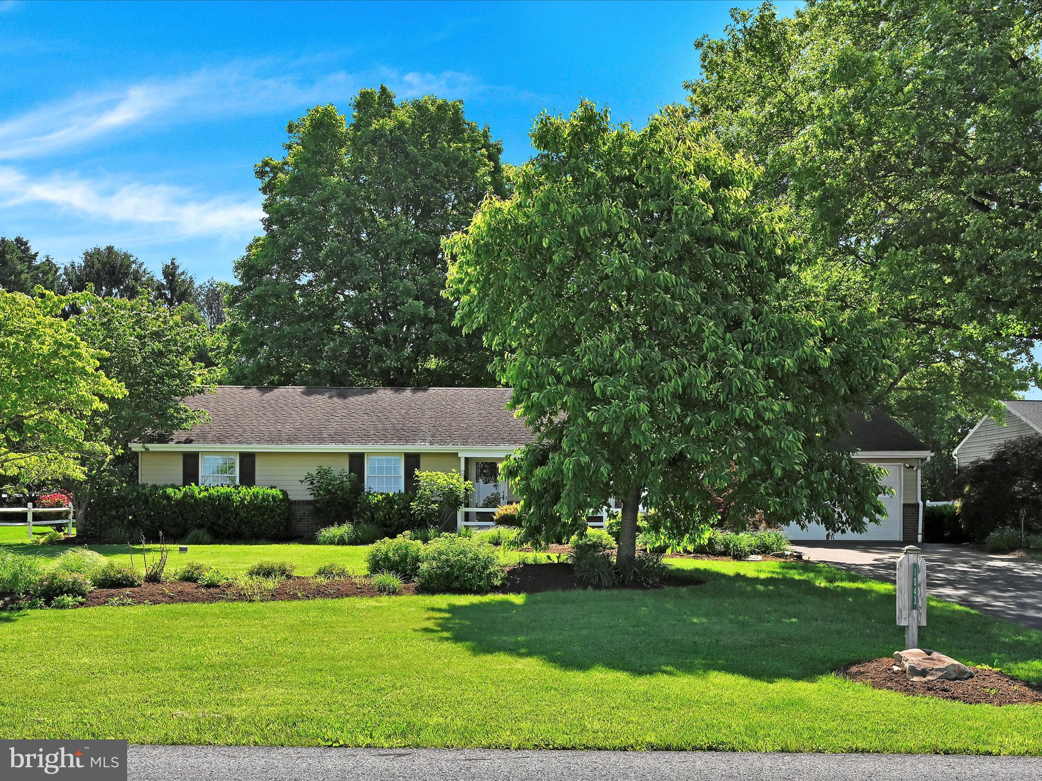 1043 East Meadow Road Manheim, PA 17545 - Photo 1 of 40 Front