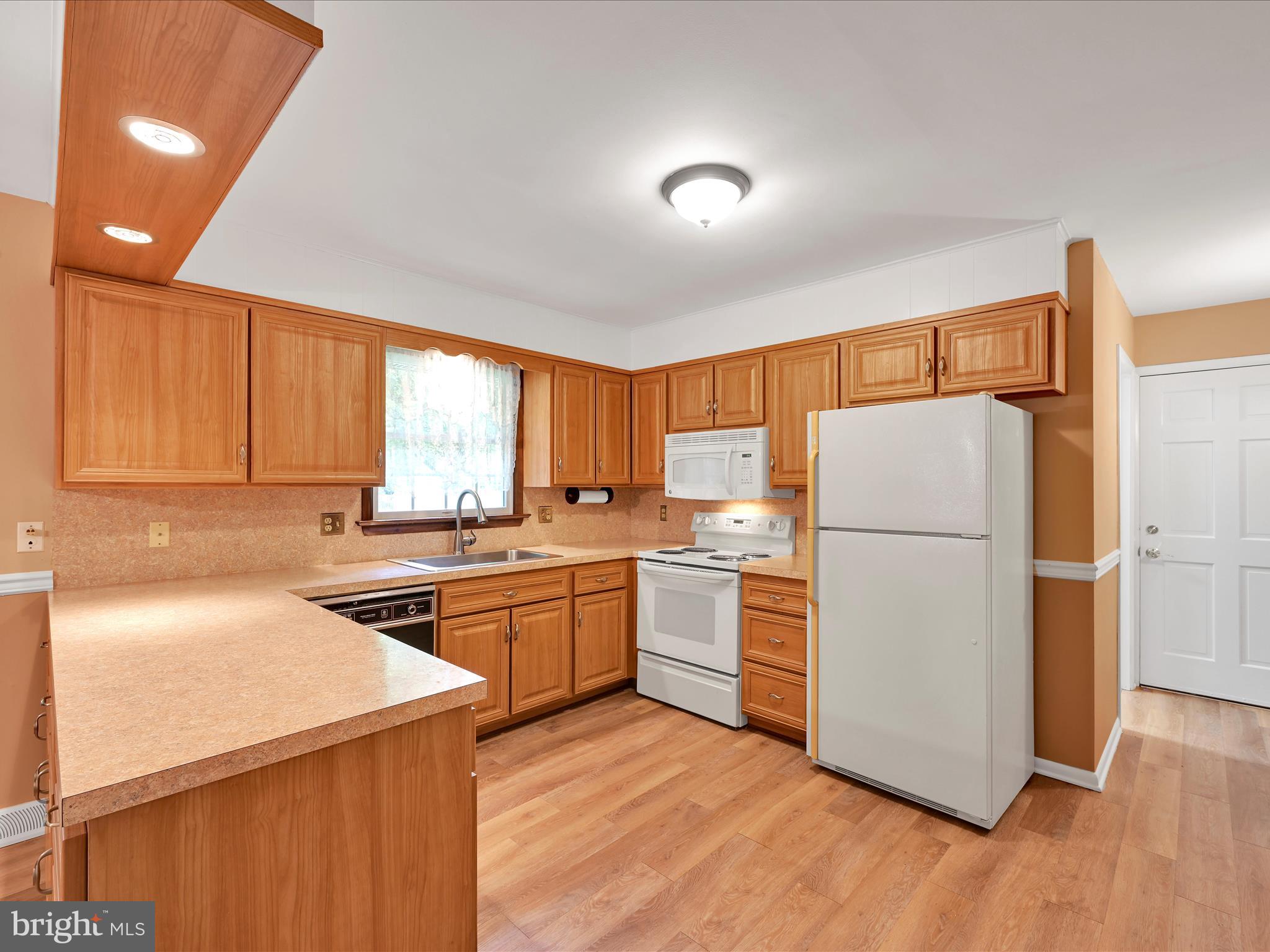 1043 East Meadow Road Manheim, PA 17545 - Photo 13 of 40 Kitchen