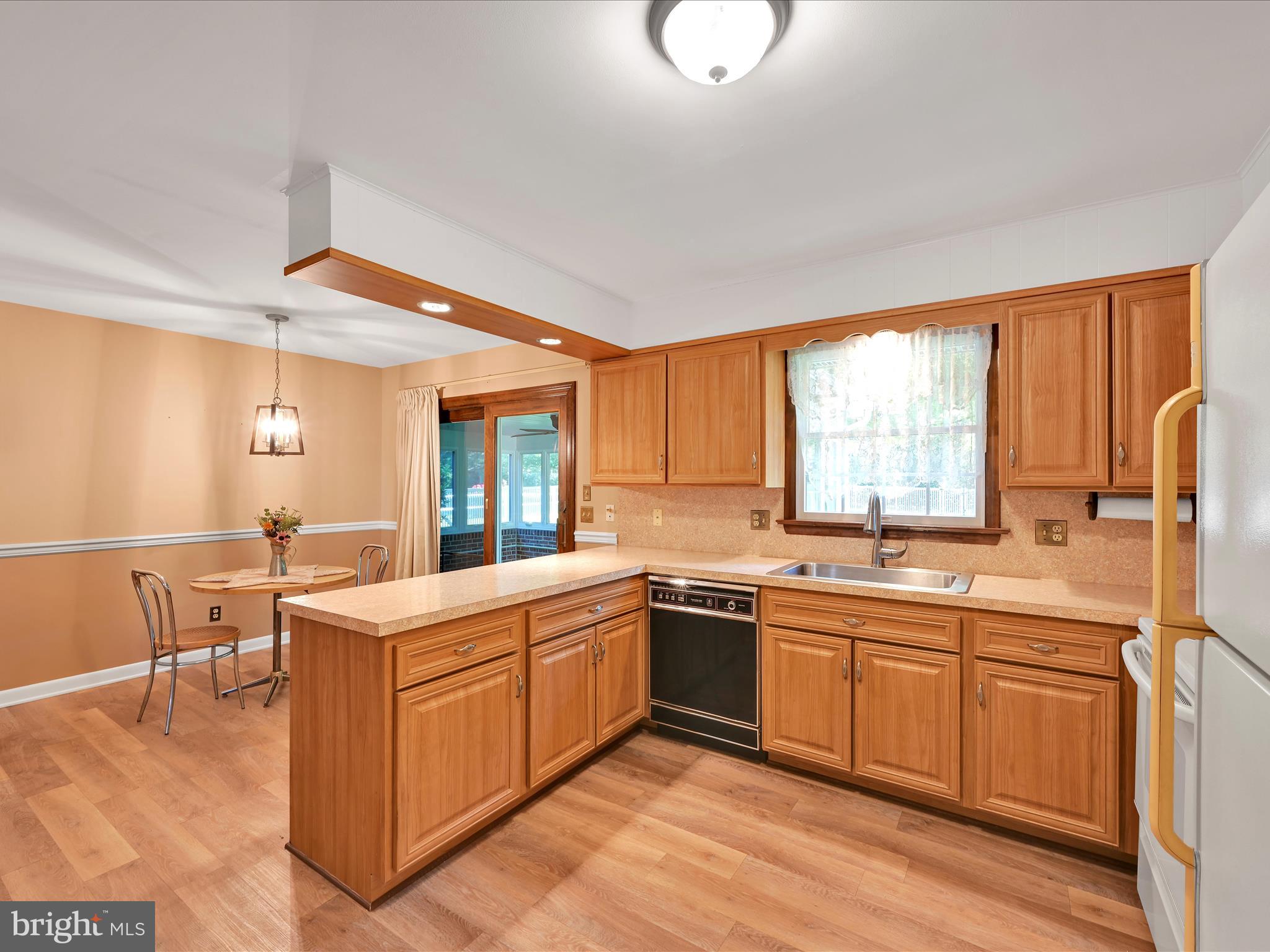 1043 East Meadow Road Manheim, PA 17545 - Photo 14 of 40 Kitchen