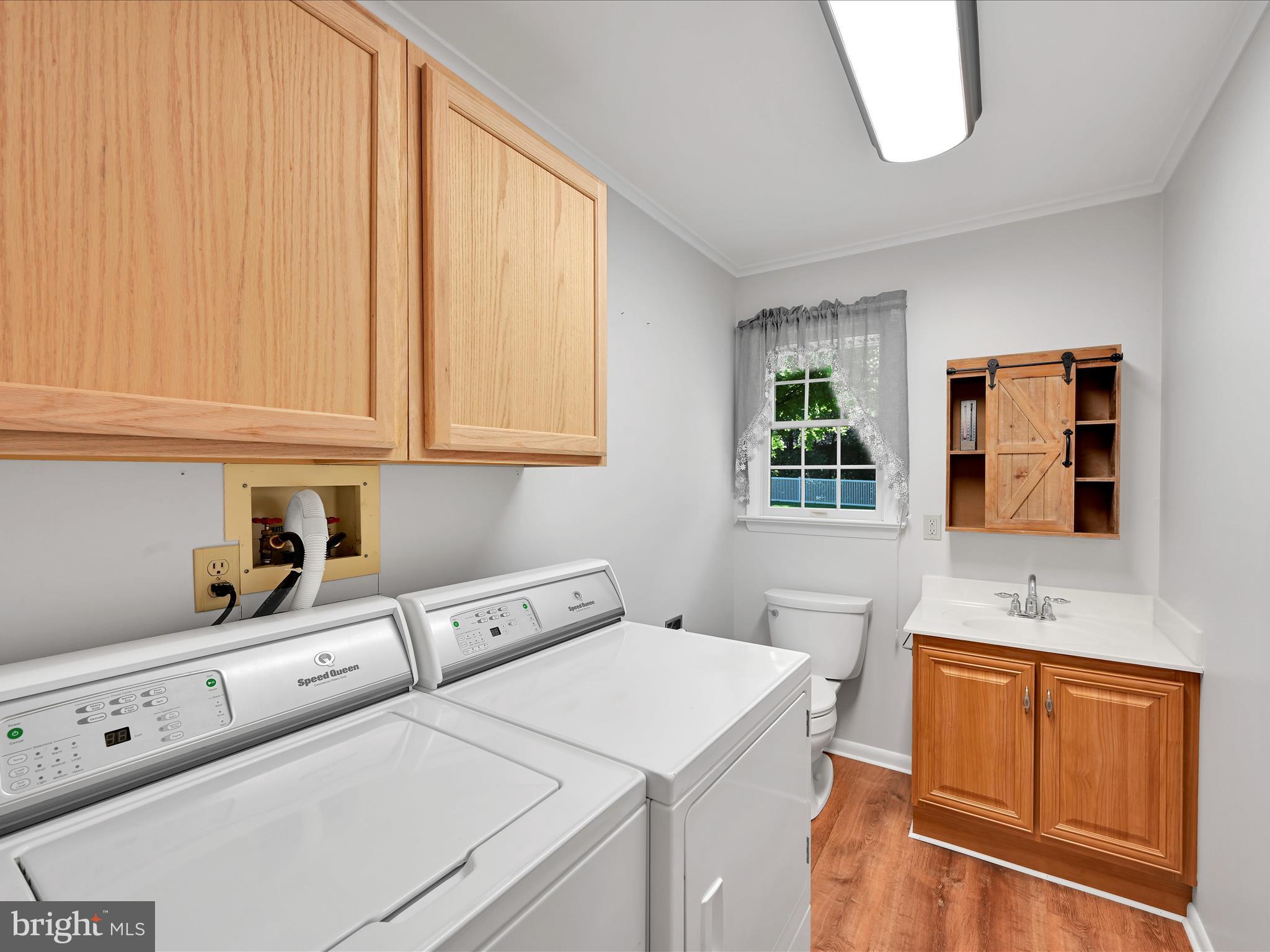 1043 East Meadow Road Manheim, PA 17545 - Photo 16 of 40 Laundry