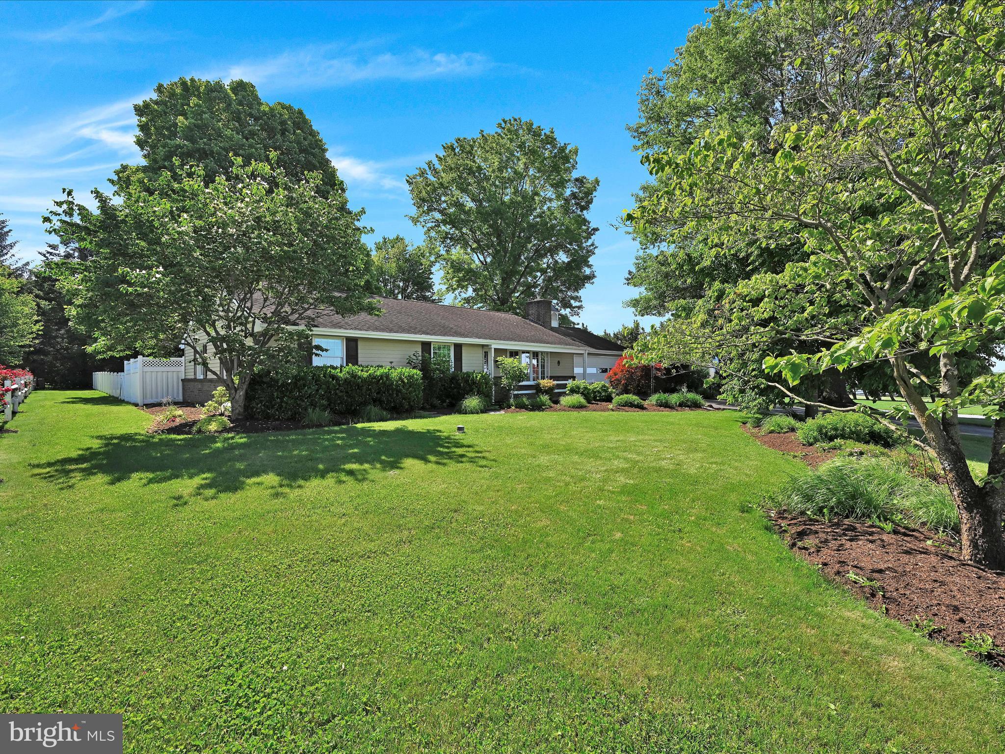 1043 East Meadow Road Manheim, PA 17545 - Photo 3 of 40 Front