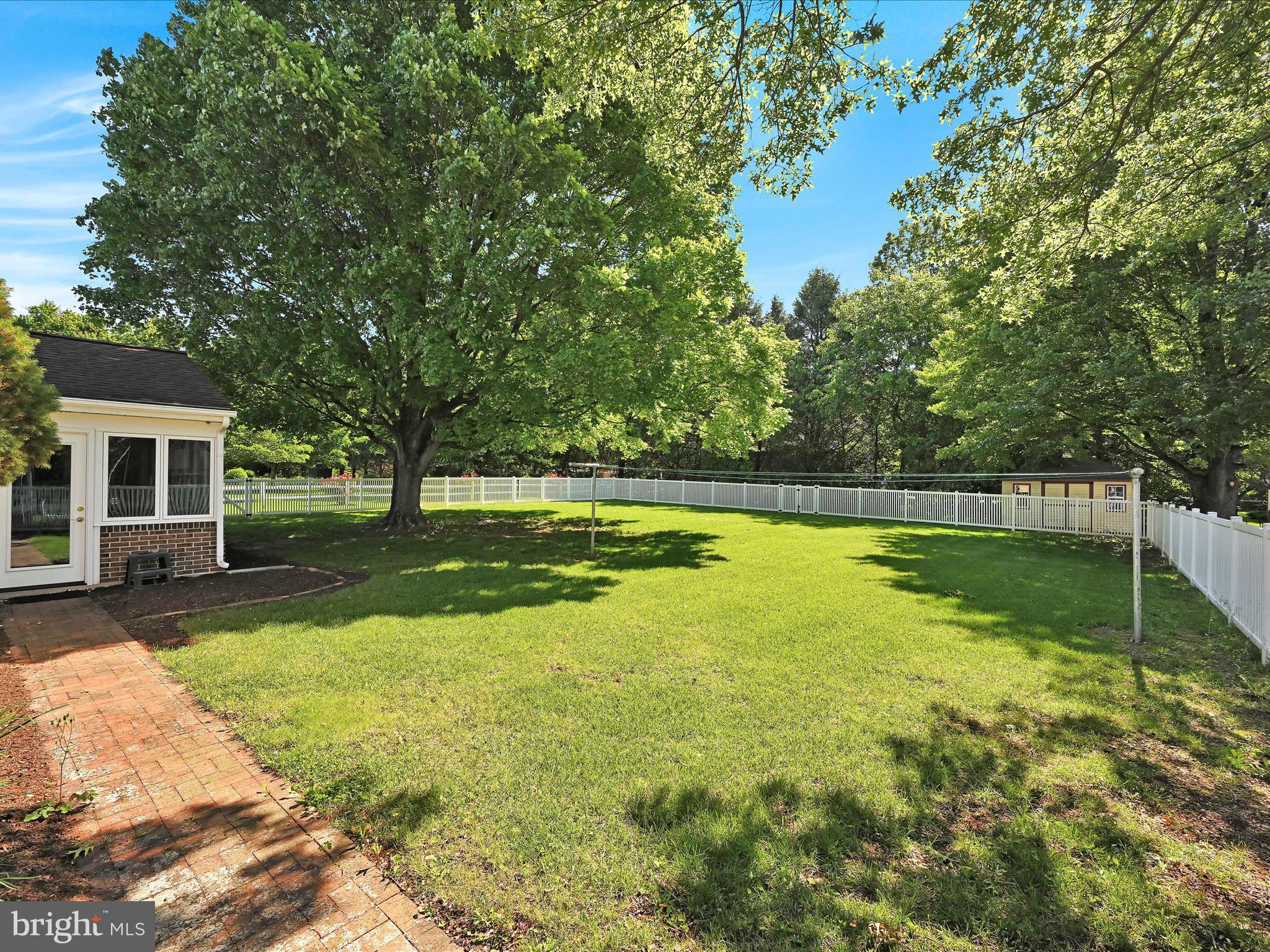 1043 East Meadow Road Manheim, PA 17545 - Photo 34 of 40 Yard
