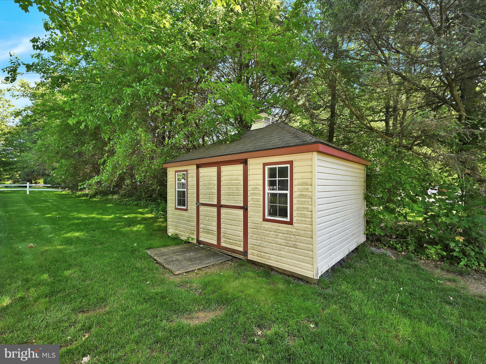 1043 East Meadow Road Manheim, PA 17545 - Photo 37 of 40 Shed