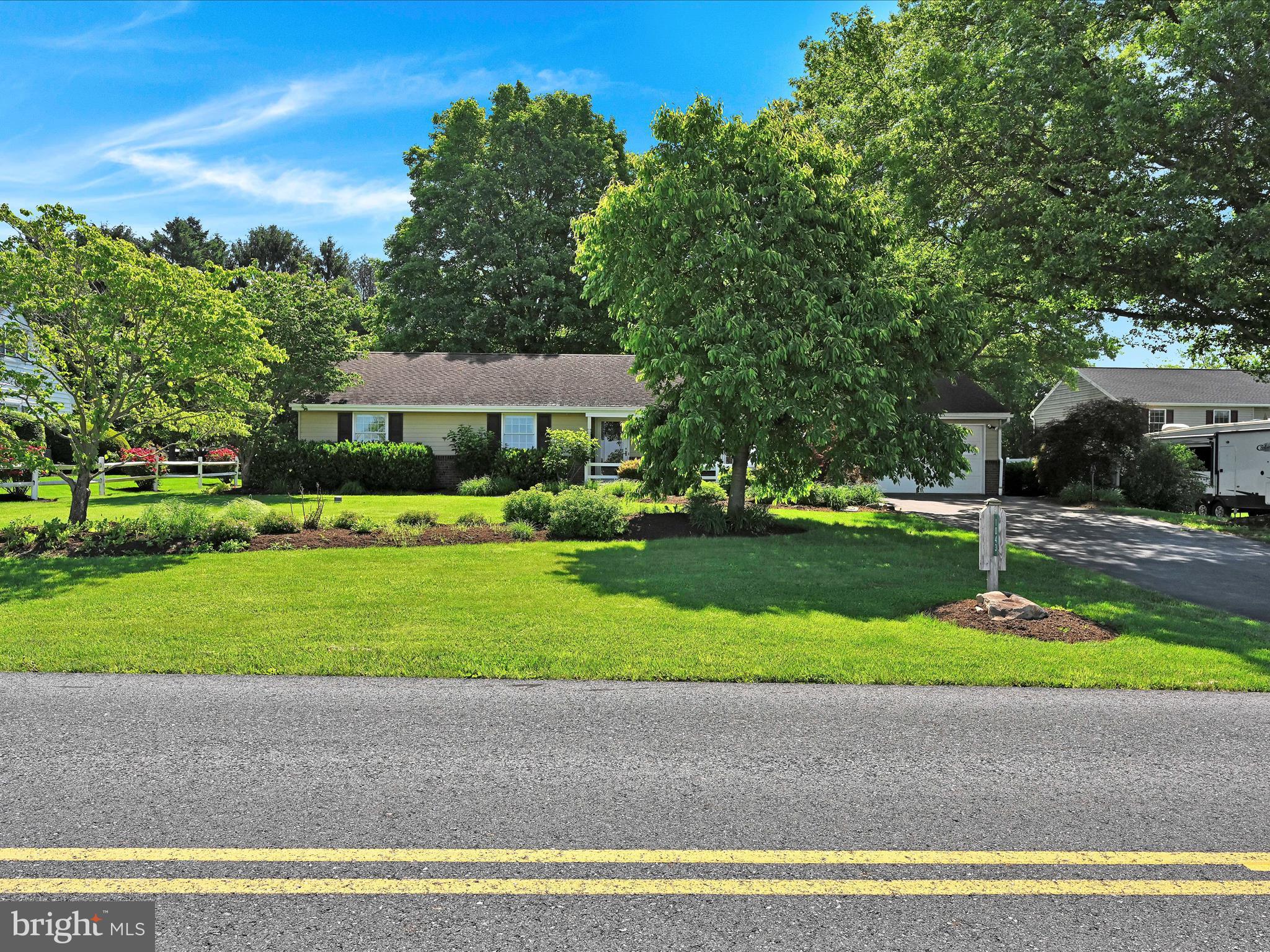 1043 East Meadow Road Manheim, PA 17545 - Photo 4 of 40 Front