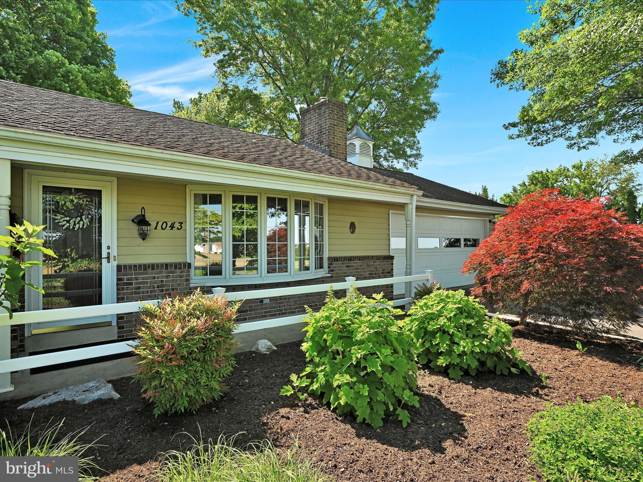 1043 East Meadow Road Manheim, PA 17545 - Photo 5 of 40 Front