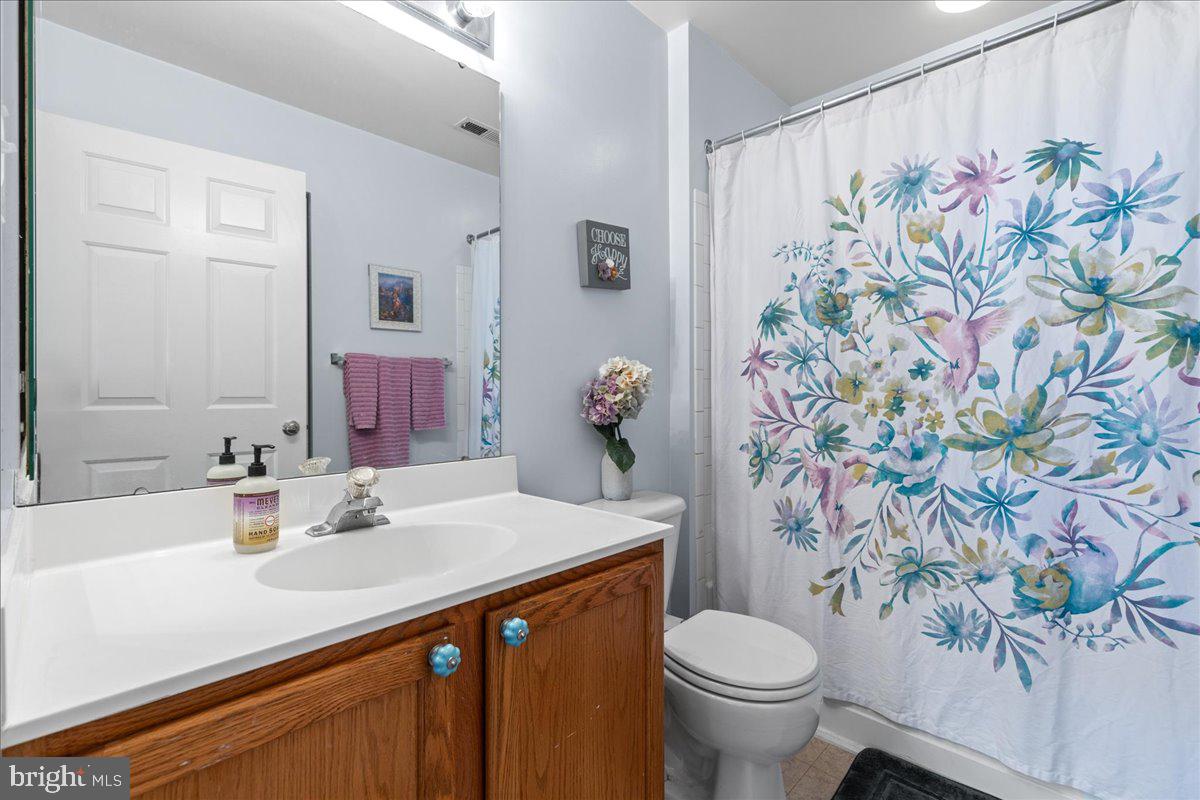 445 Longfellow Drive Williamstown, NJ 08094 - Photo 19 of 35 Full Bathroom