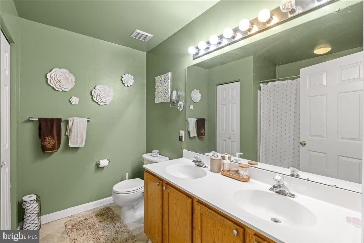 445 Longfellow Drive Williamstown, NJ 08094 - Photo 22 of 35 Primary Bathroom