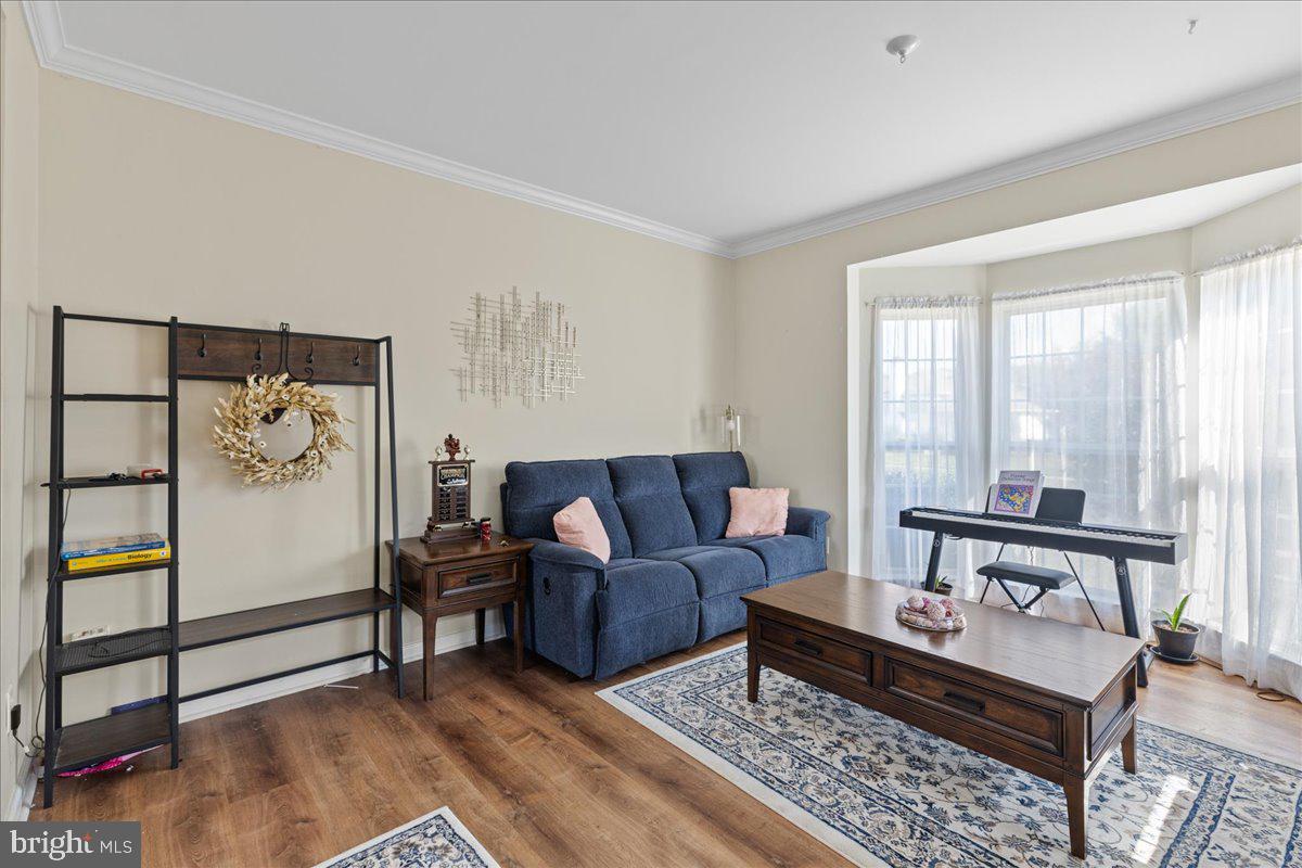 445 Longfellow Drive Williamstown, NJ 08094 - Photo 4 of 35 Living Room