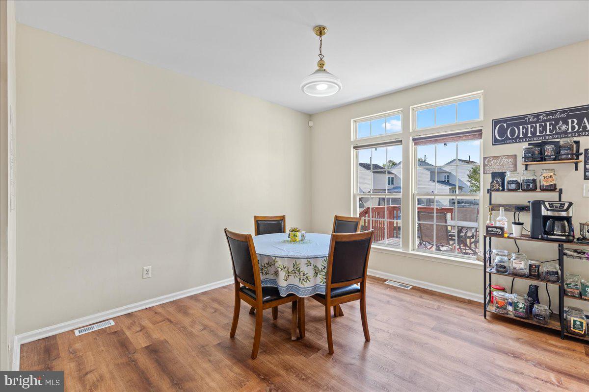 445 Longfellow Drive Williamstown, NJ 08094 - Photo 6 of 35 Dining Area
