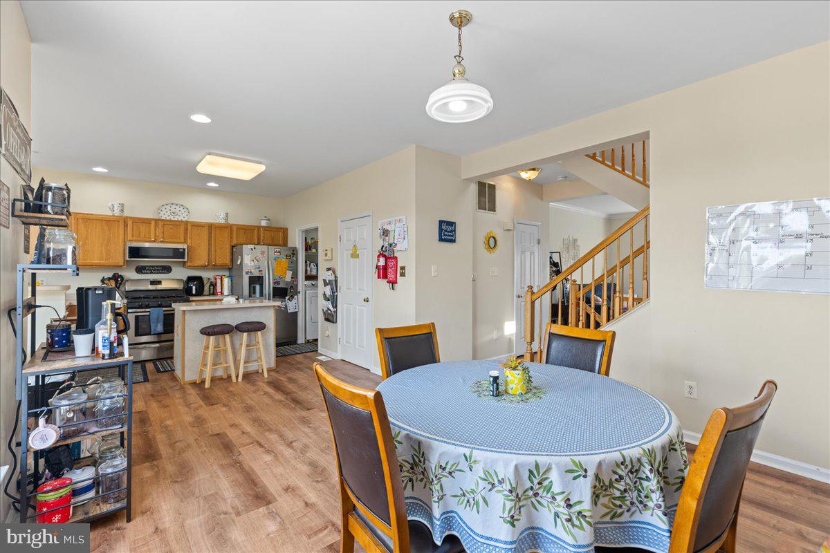 445 Longfellow Drive Williamstown, NJ 08094 - Photo 8 of 35 Dining/Kitchen Area