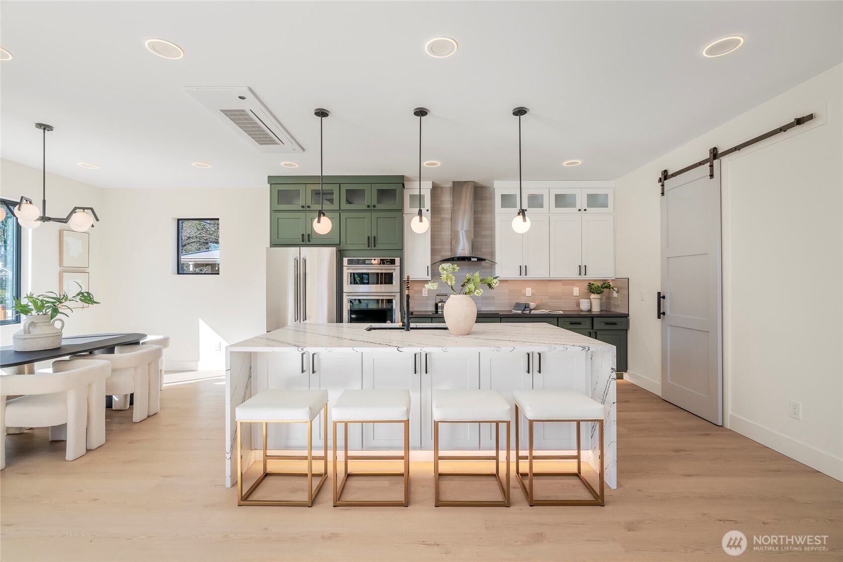 11279 59th Avenue South Seattle, WA 98178 - Photo 12 of 40