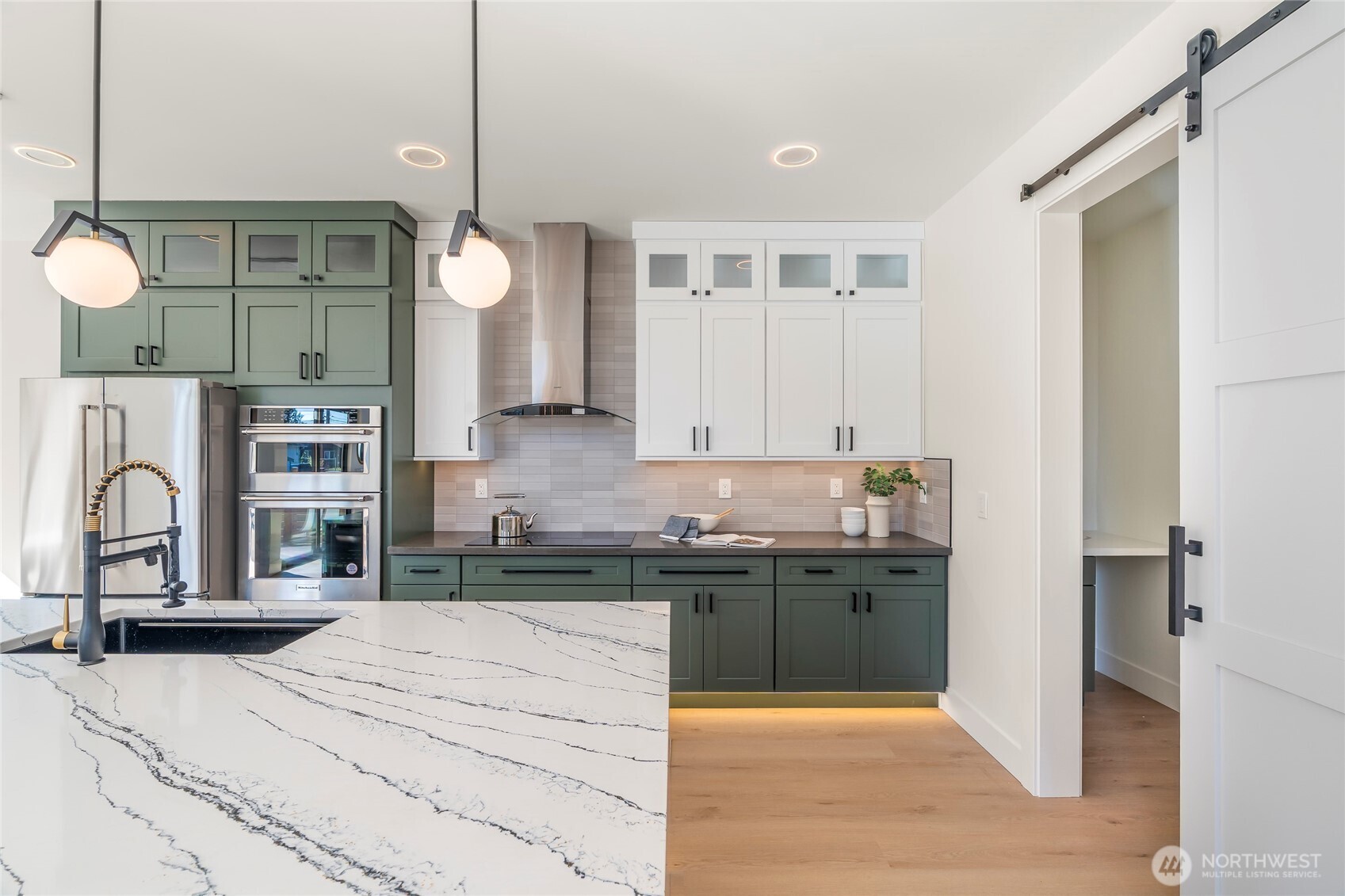 11279 59th Avenue South Seattle, WA 98178 - Photo 14 of 40