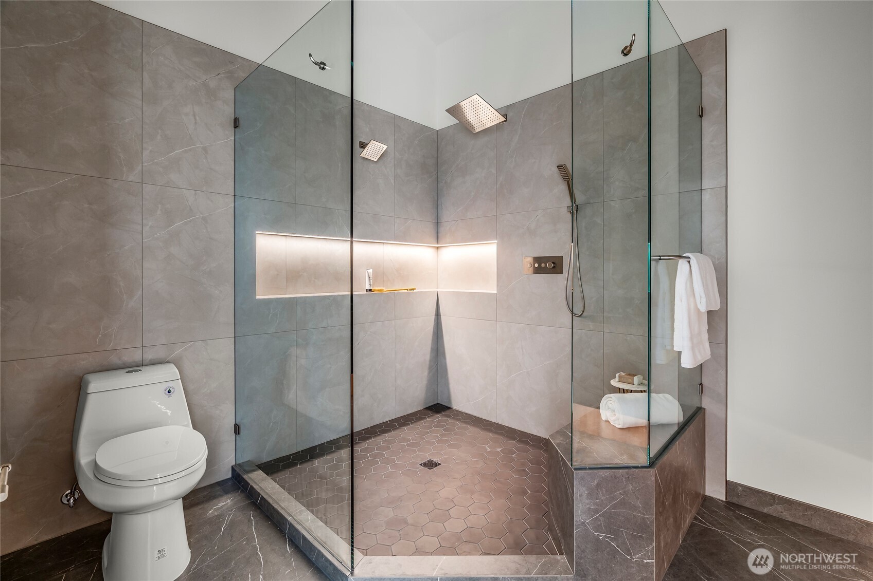 11279 59th Avenue South Seattle, WA 98178 - Photo 27 of 40