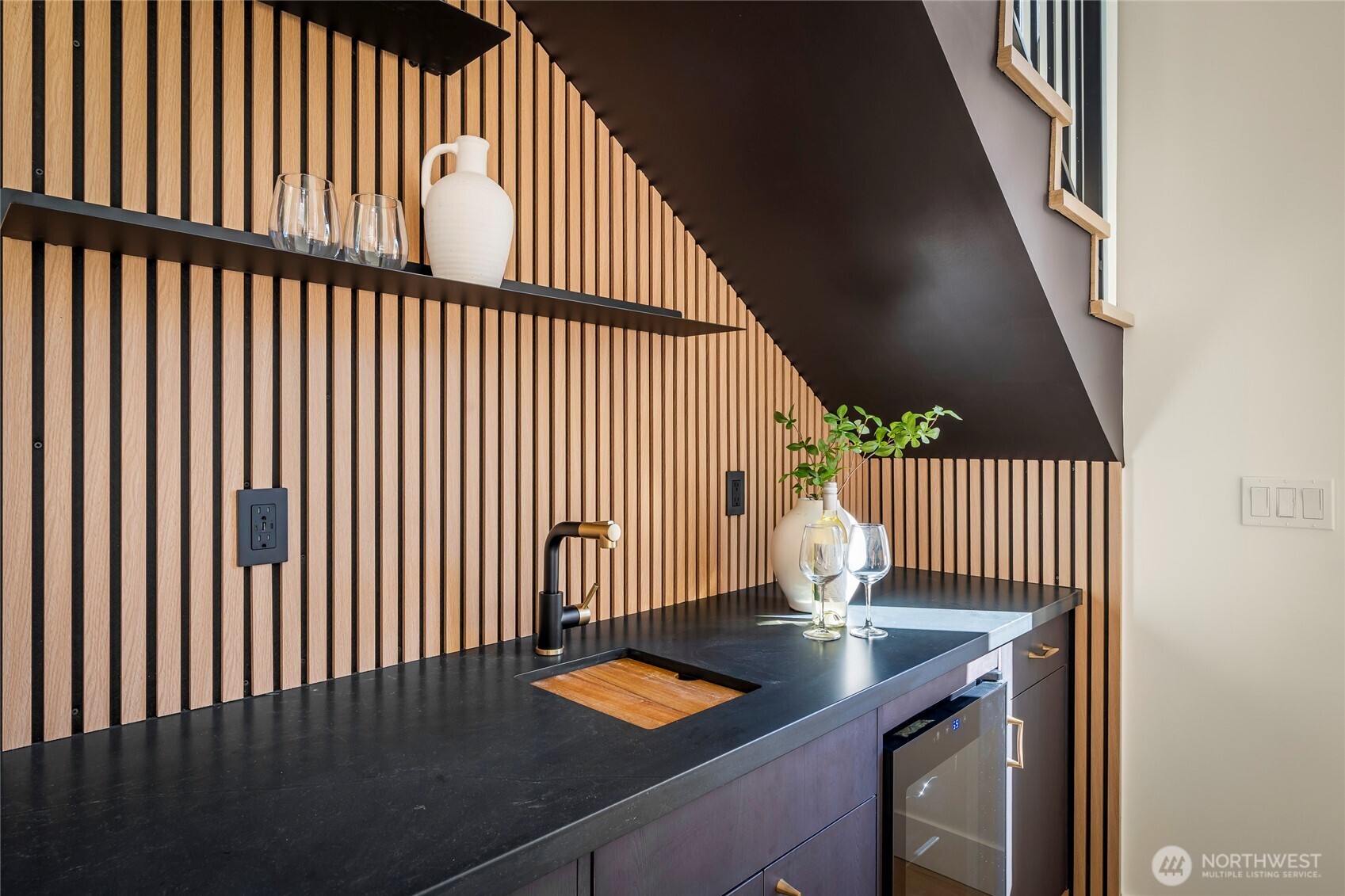 11279 59th Avenue South Seattle, WA 98178 - Photo 8 of 40