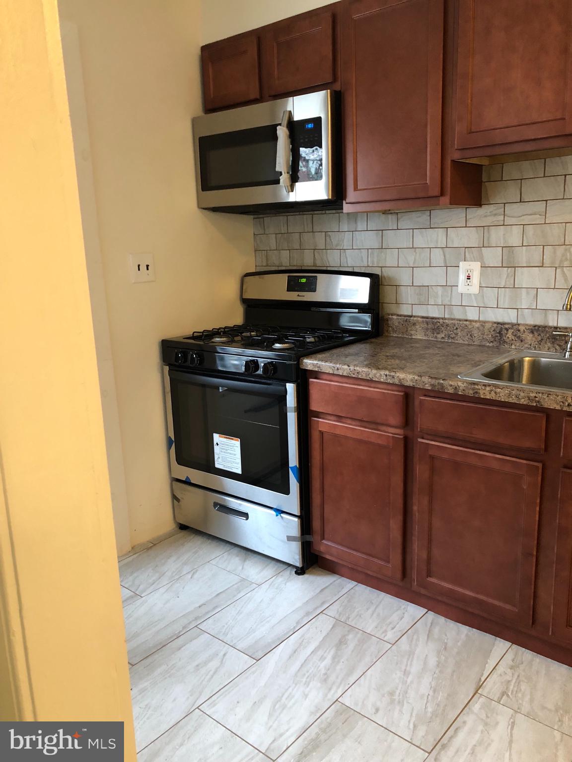 1093 Niagara Road Camden, NJ 08104 - Photo 3 of 12
