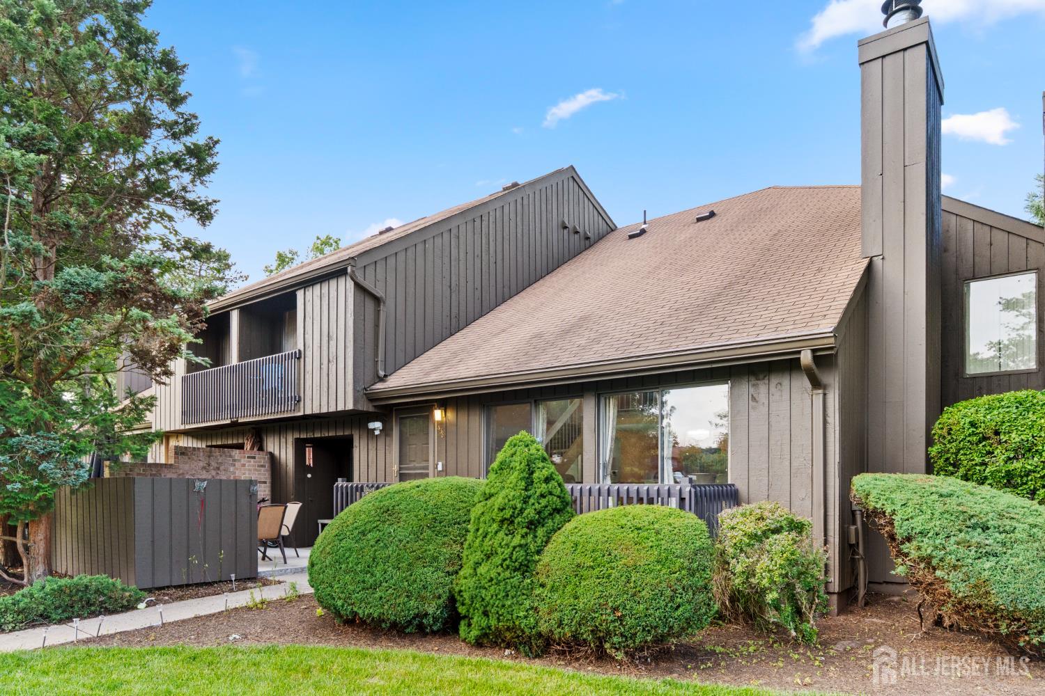 438 Westgate Drive Edison, NJ 08820 - Photo 1 of 39