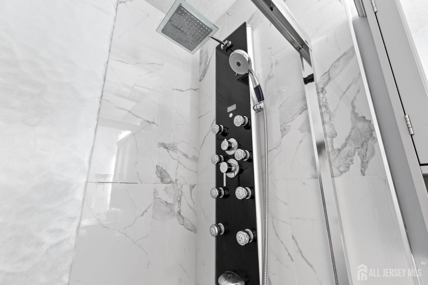 438 Westgate Drive Edison, NJ 08820 - Photo 34 of 39