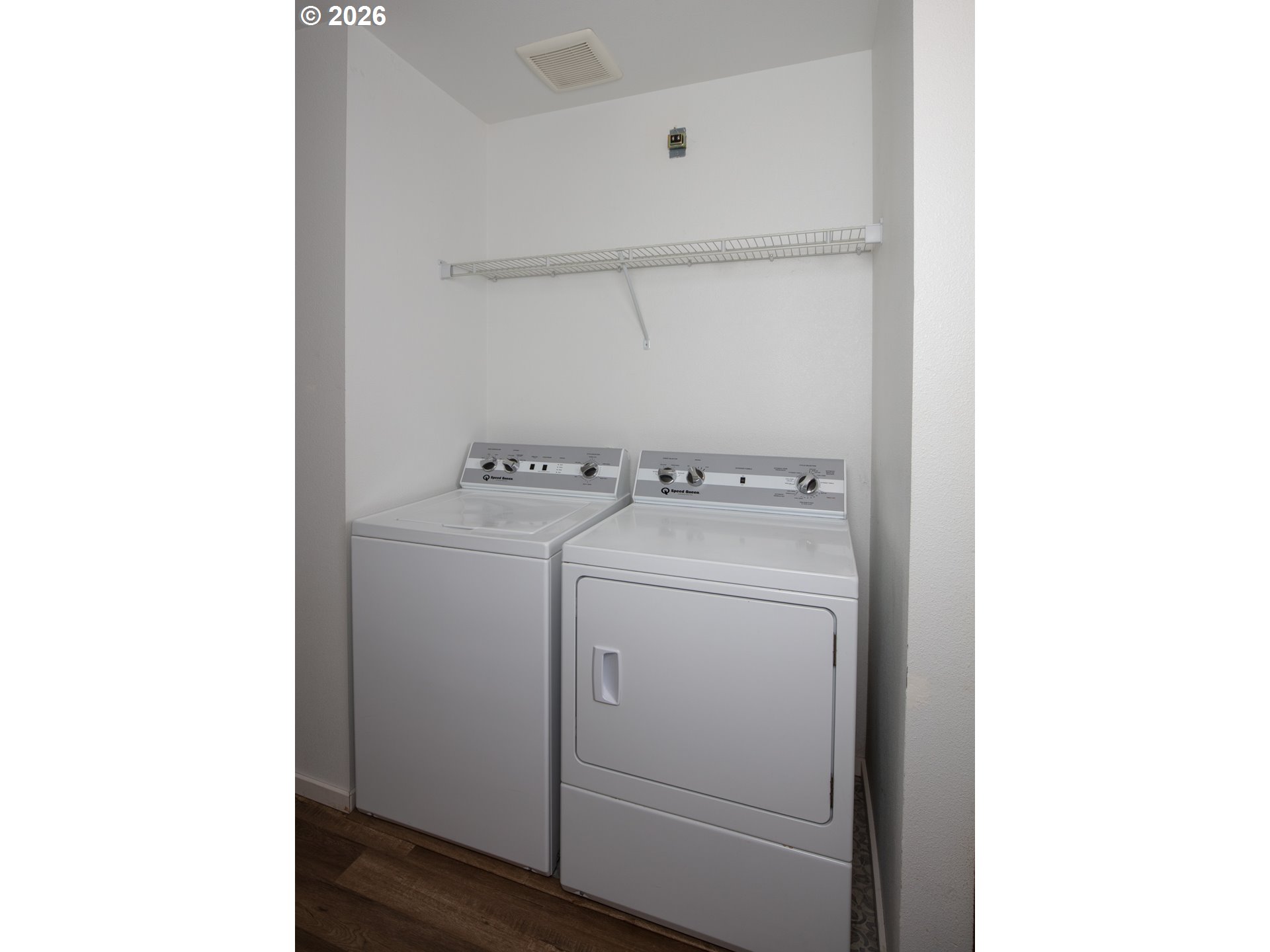 244 Lyons Road White Salmon, WA 98672 - Photo 11 of 22 a utility room with dryer and washer