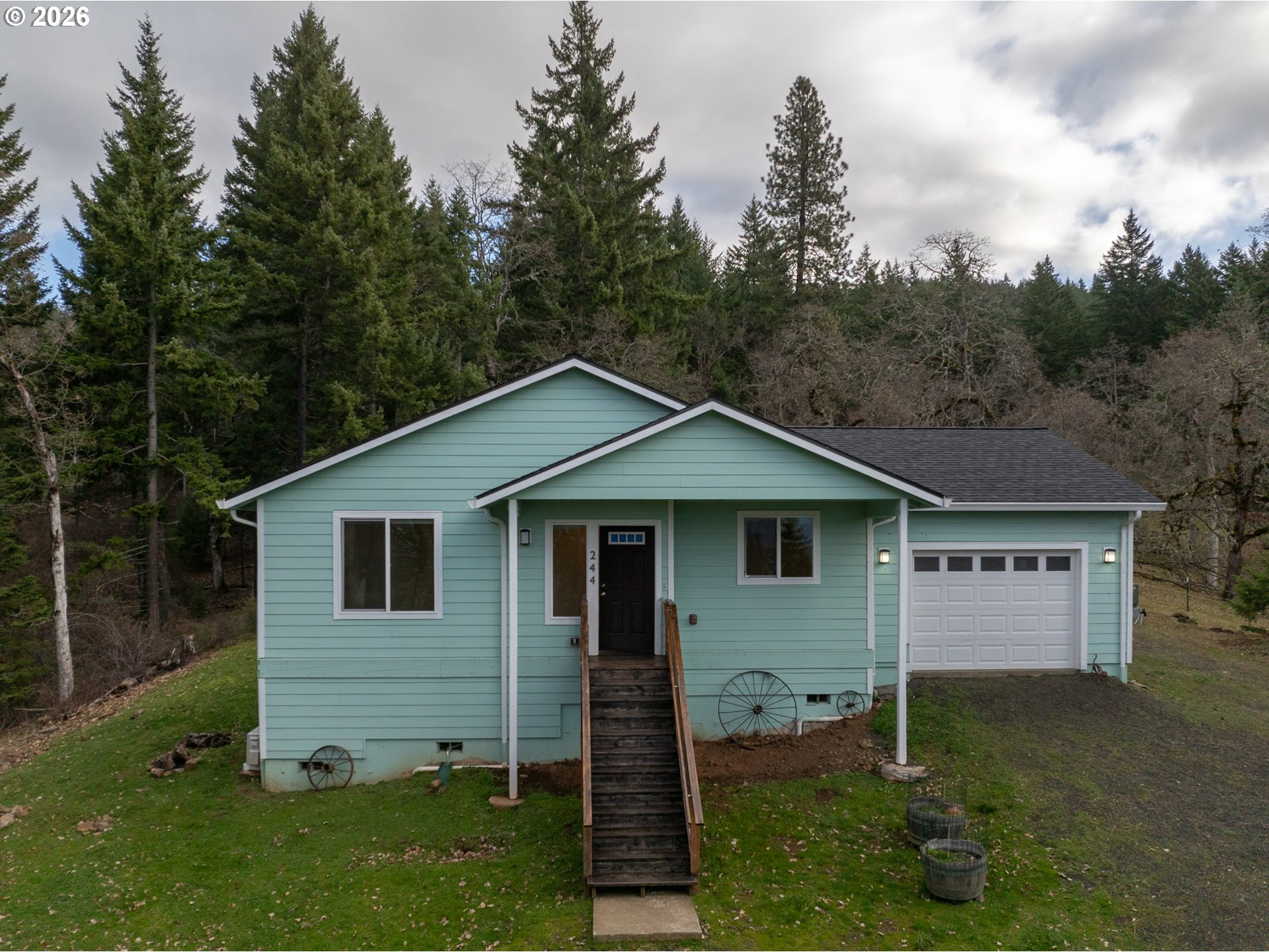 244 Lyons Road White Salmon, WA 98672 - Photo 18 of 22 a view of a house with backyard and garden