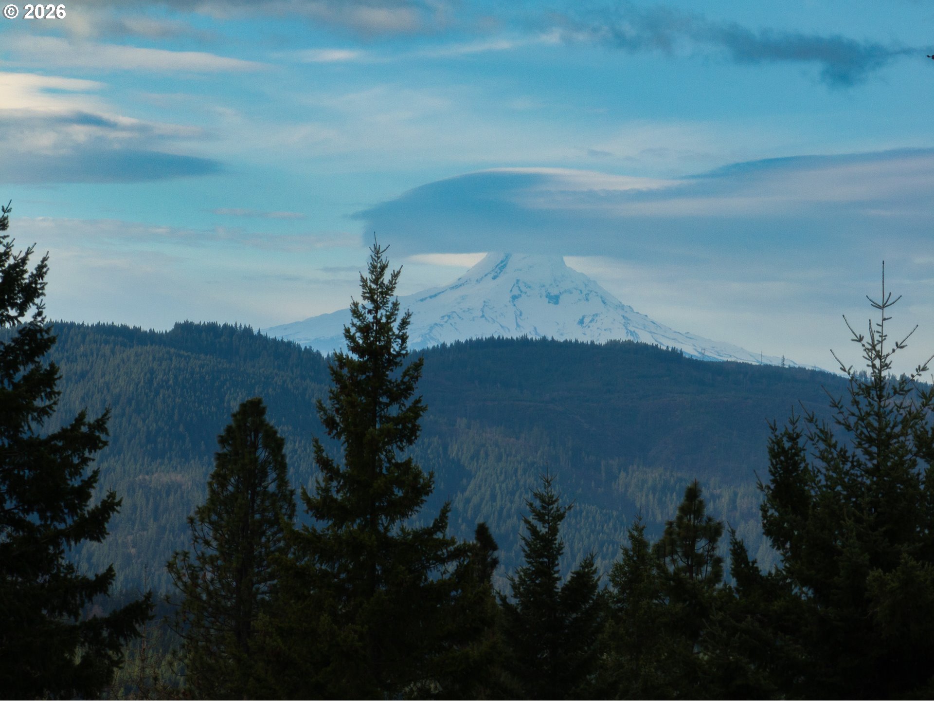 244 Lyons Road White Salmon, WA 98672 - Photo 2 of 22 a view of lake and mountain