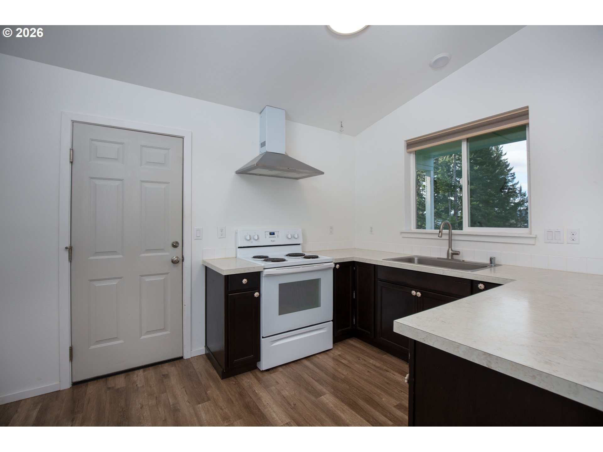 244 Lyons Road White Salmon, WA 98672 - Photo 3 of 22 a kitchen with a stove and a sink