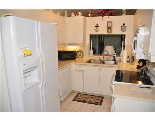 384 Northwest 42nd Street Boca Raton, FL 33431 - Photo 6 of 12 Kitchen