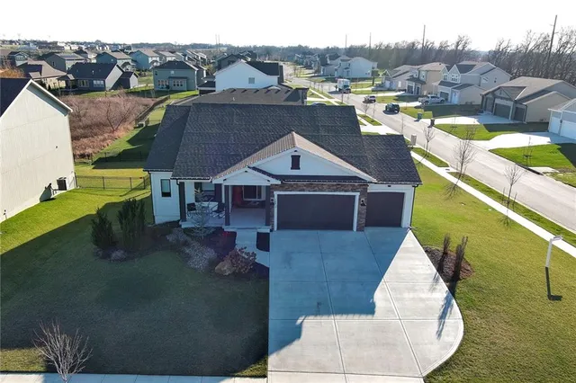 $625,000 | 19013 West 188th Terrace, Spring Hill, KS 66083