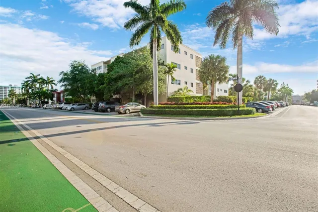 $2,100 | 10001 West Bay Harbor Drive, Unit 208, Bay Harbor Islands, FL 33154