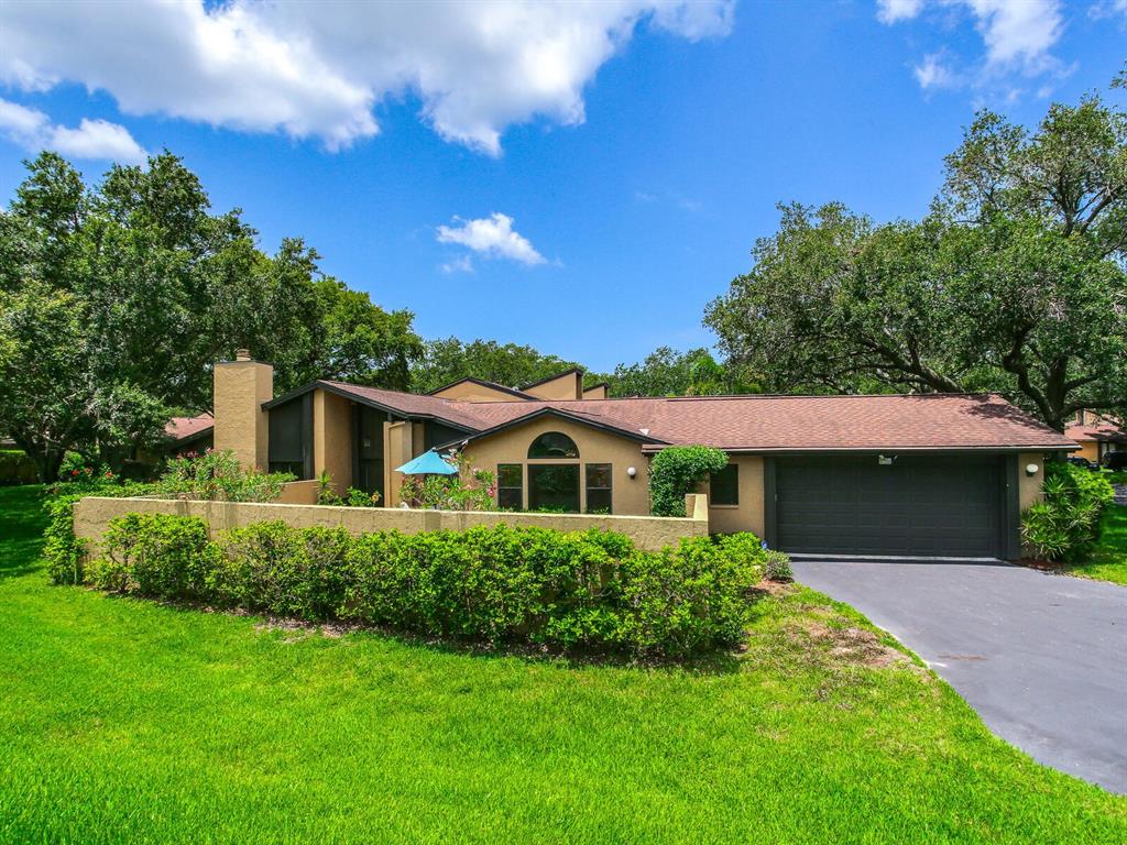 2512 SF Large Villa 3 Bed 2.5 Bath 2 CG Private Courtyard