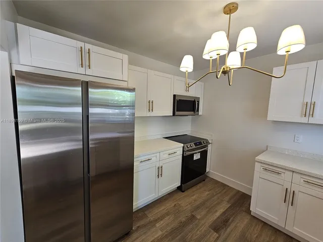 $1,100,000 | 1915 Normandy Drive, Miami Beach, FL 33141