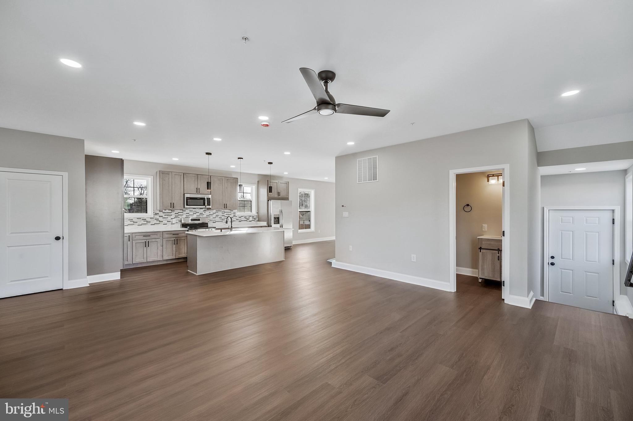 9208 4th Street Lanham, MD 20706 - Photo 12 of 43 FAMILY ROOM/KITCHEN