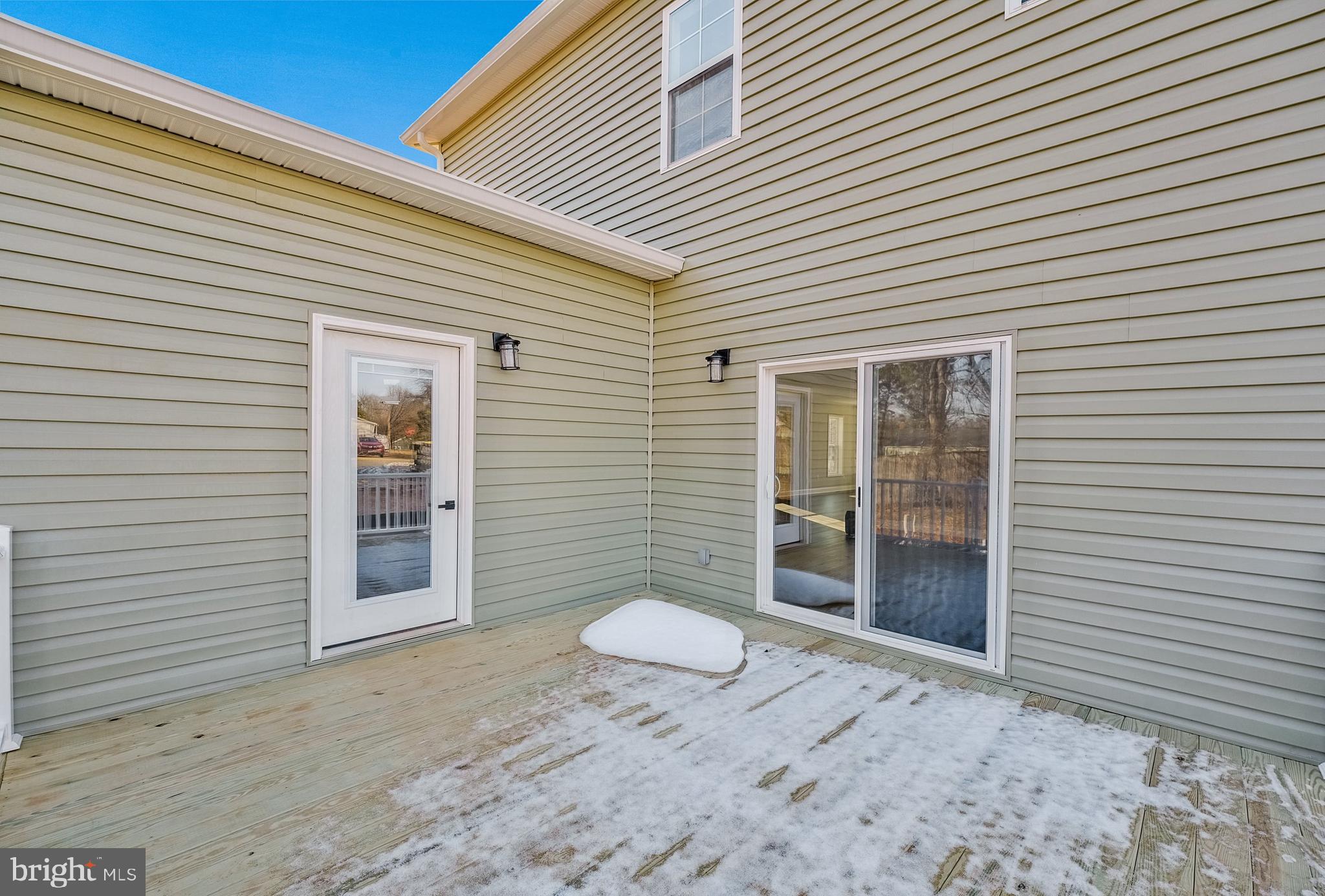 9208 4th Street Lanham, MD 20706 - Photo 14 of 43 BACK DECK