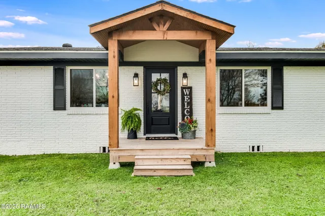 $399,999 | 5611 Sugar Oaks Road, New Iberia, LA 70563