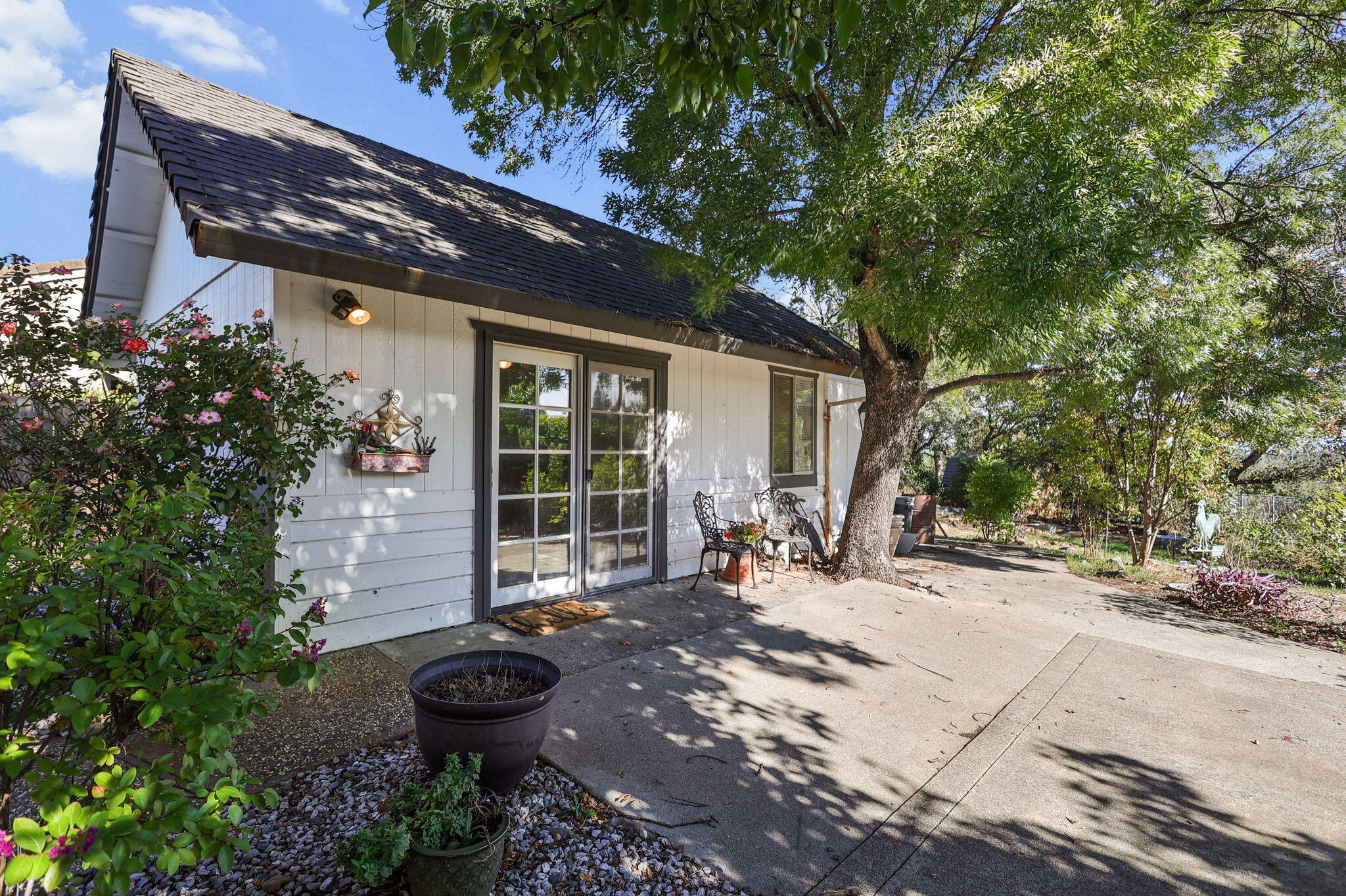 404 Woodhill Drive Redding, CA 96003 - Photo 25 of 52 a backyard of a house with yard and outdoor seating