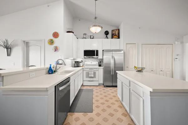 $284,900 | 3238 Johanna Ware West, Wixom, MI 48393