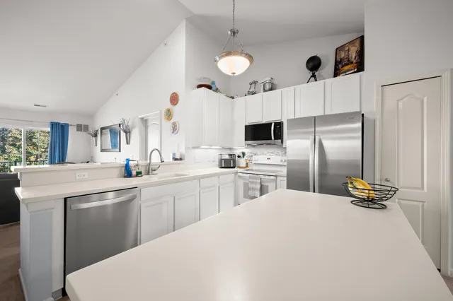 $284,900 | 3238 Johanna Ware West, Wixom, MI 48393