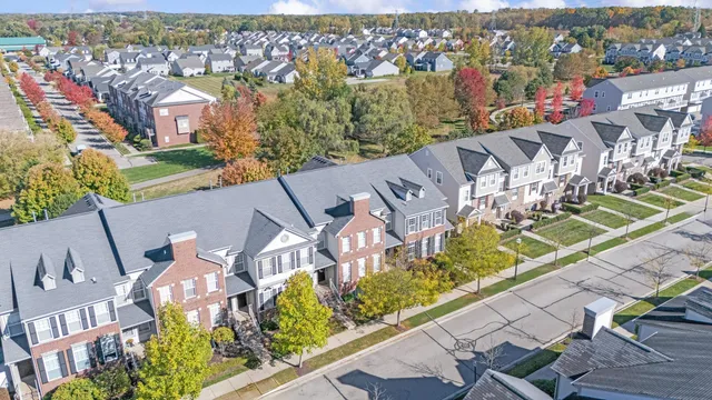 $284,900 | 3238 Johanna Ware West, Wixom, MI 48393