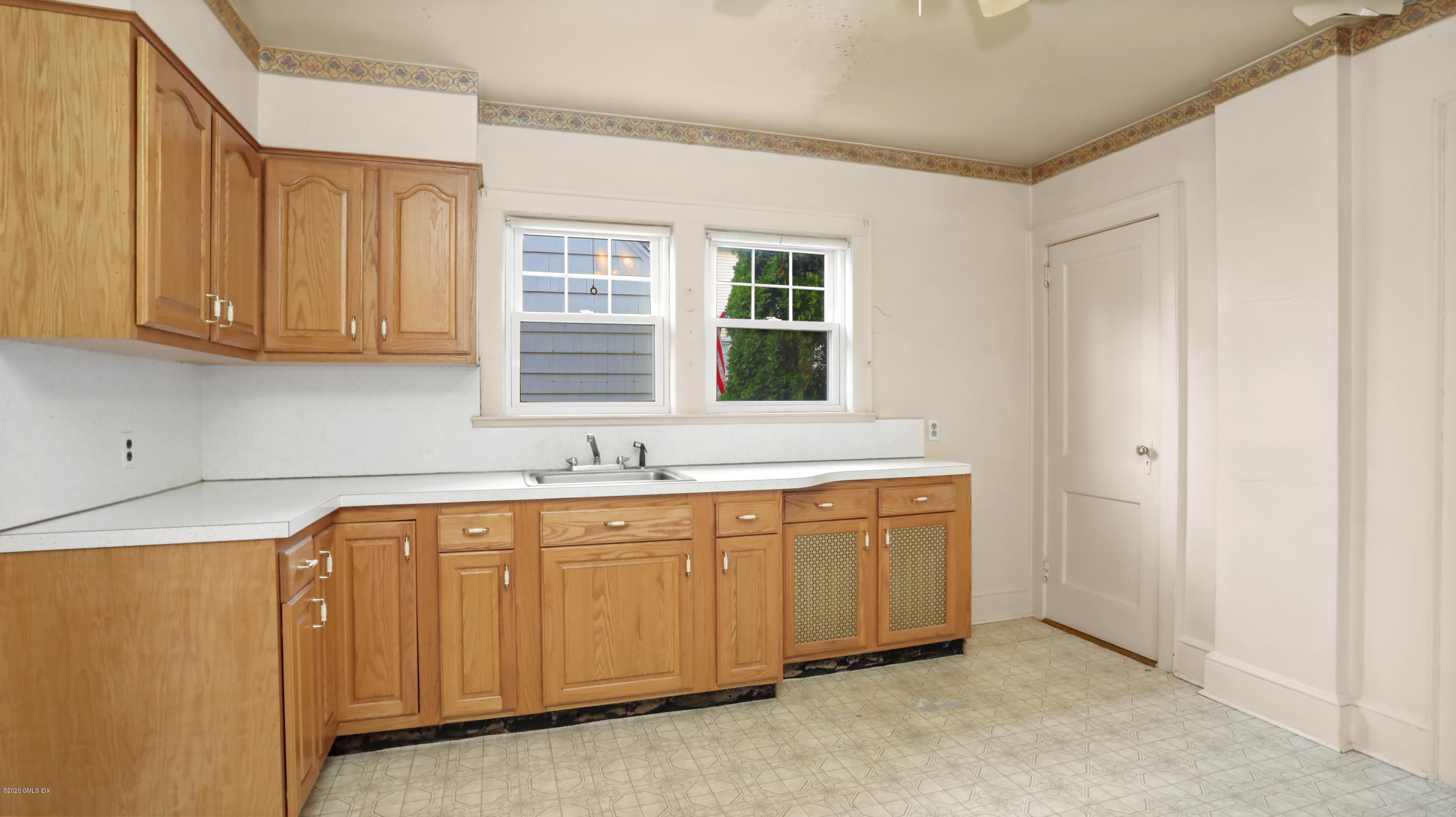 95 Pemberwick Road Greenwich, CT 06831 - Photo 14 of 27 95 Pemberwick Rd Greenwich CT-print-014-