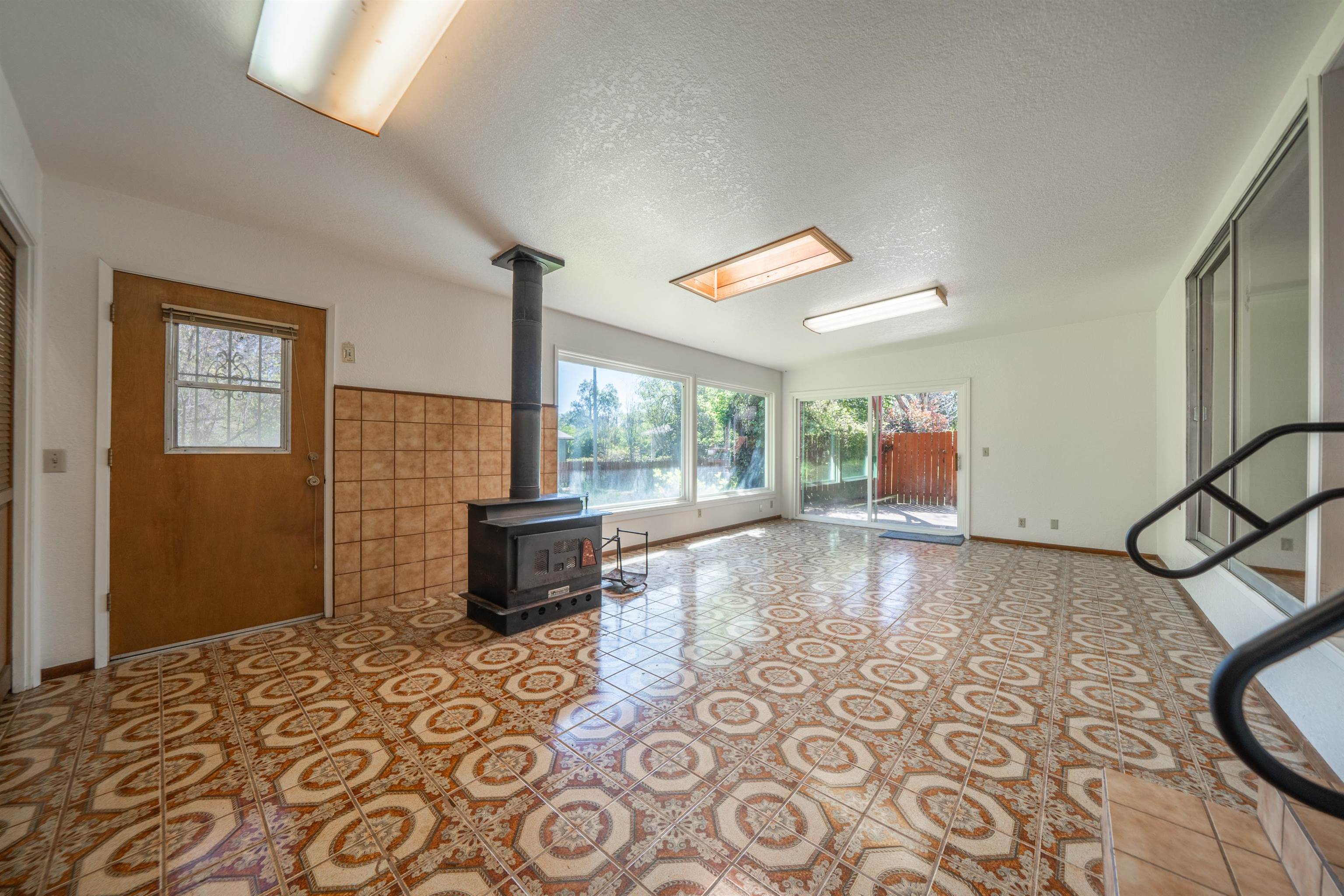 3081 Henderson Road Redding, CA 96002 - Photo 19 of 38