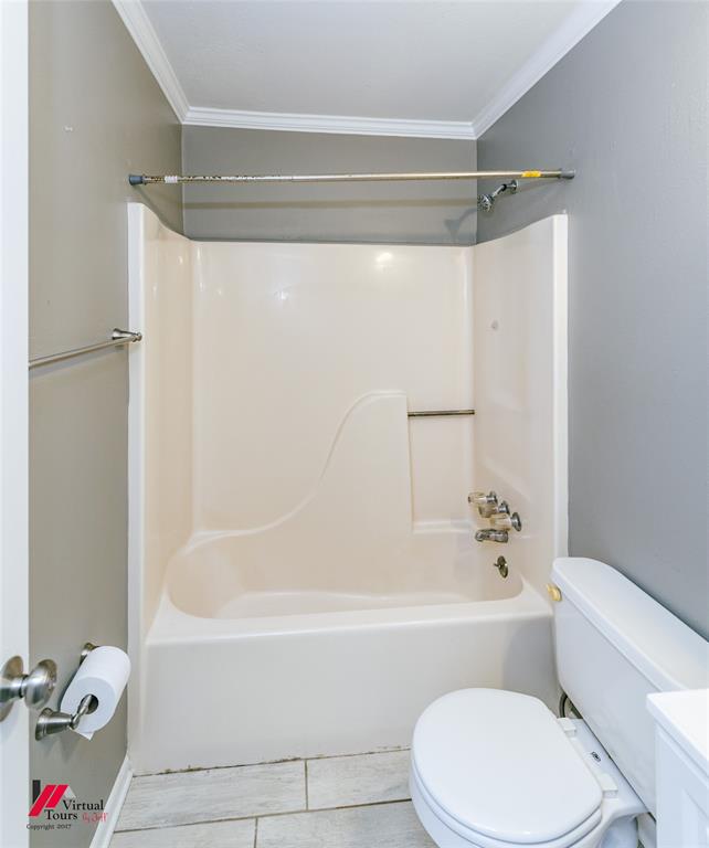 198 7 Pines Road Benton, LA 71006 - Photo 26 of 30 a bathroom with a toilet bathtub and shower