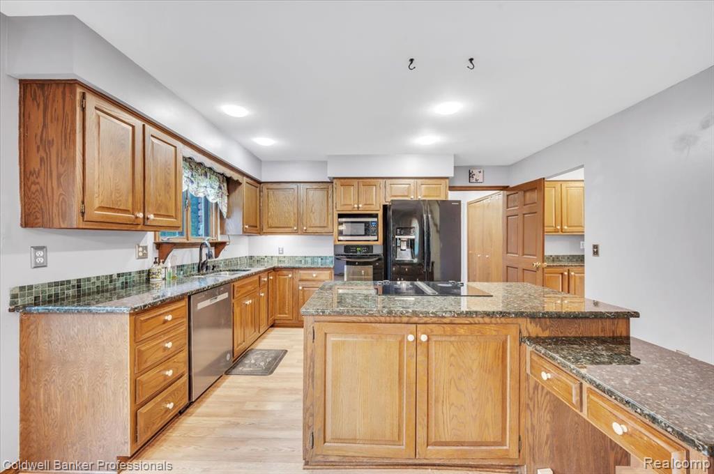 1405 McKail Road Leonard, MI 48367 - Photo 9 of 44 Gallery Image 9