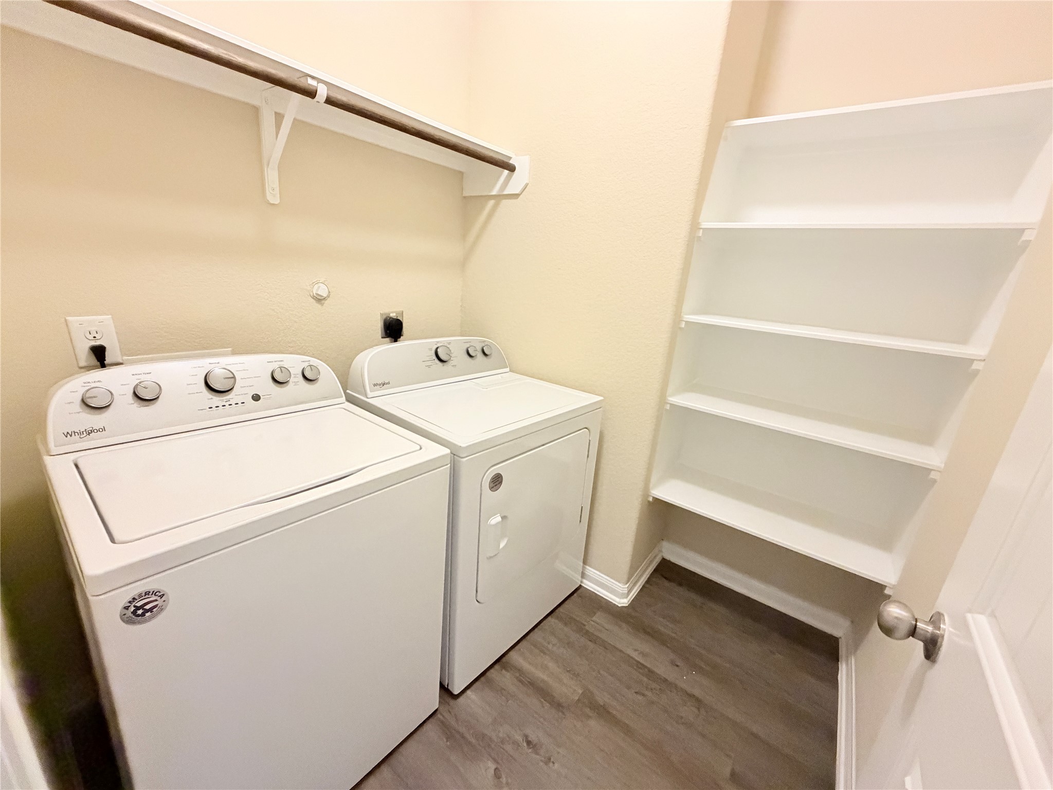 15613 All Star Drive Splendora, TX 77372 - Photo 21 of 25 a utility room with dryer and washer