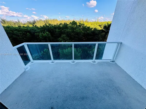 $3,000 | 14951 Royal Oaks Lane, Unit 405, North Miami, FL 33181