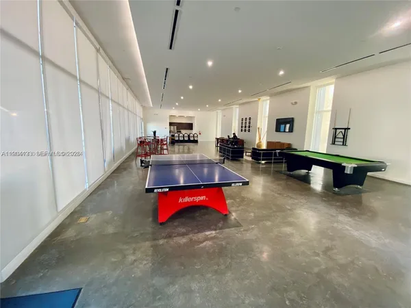 $3,000 | 14951 Royal Oaks Lane, Unit 405, North Miami, FL 33181