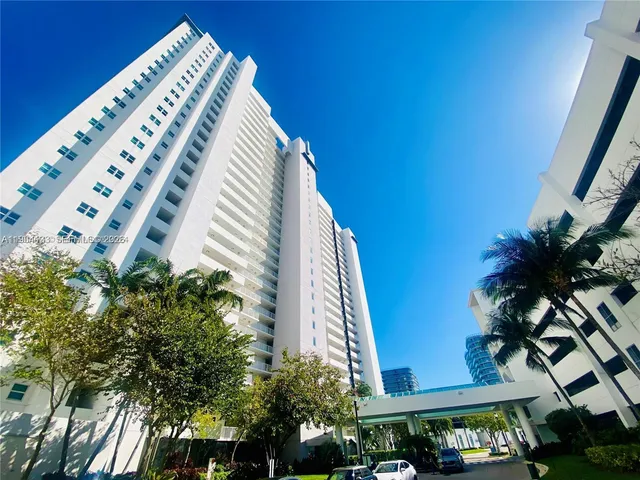 $3,000 | 14951 Royal Oaks Lane, Unit 405, North Miami, FL 33181