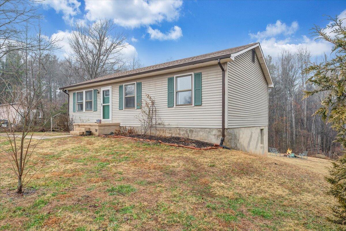 291 Falcon Ridge Road Rocky Mount, VA 24151 - Photo 3 of 36 42-MIB01761