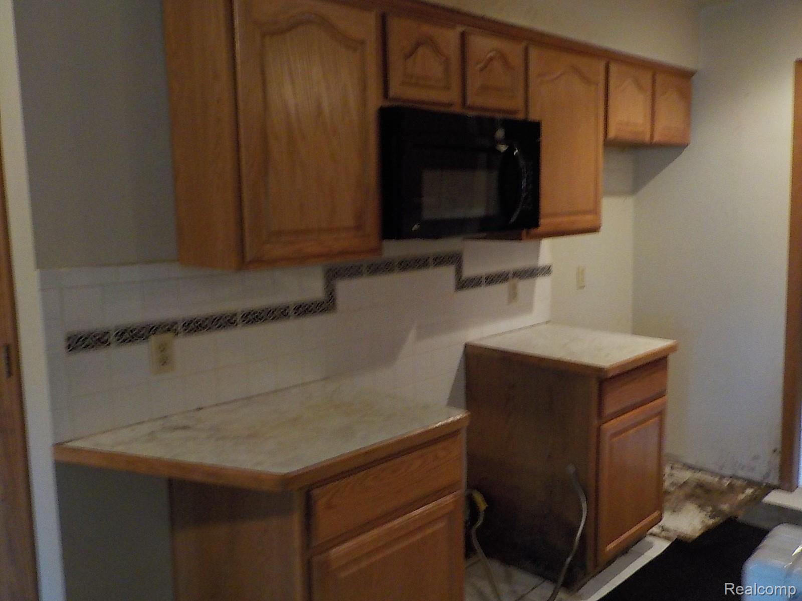 5053 Retha Court Flint, MI 48504 - Photo 4 of 20 DSCN7895.JPG