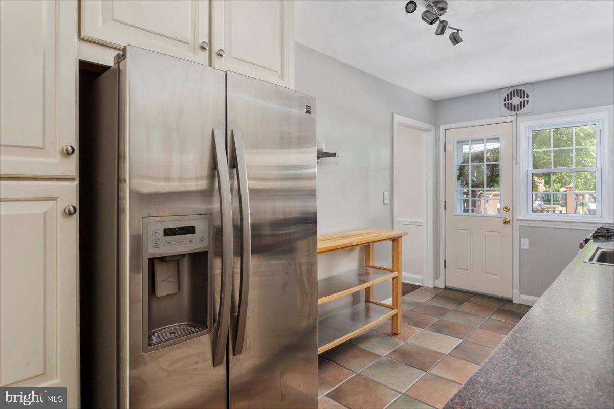 232 Blenheim Road Baltimore, MD 21212 - Photo 14 of 33