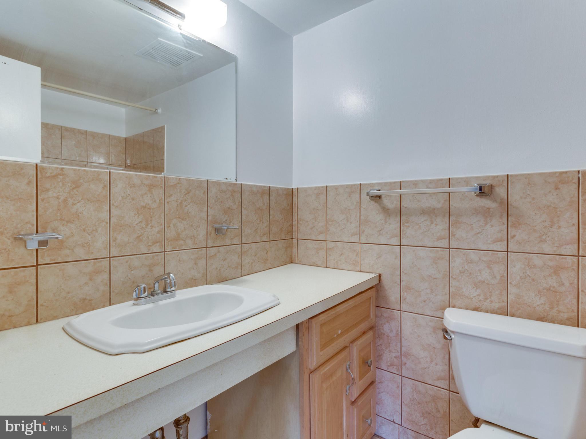 2911 Charing Cross Road, Unit 5 Falls Church, VA 22042 - Photo 14 of 22 Bath